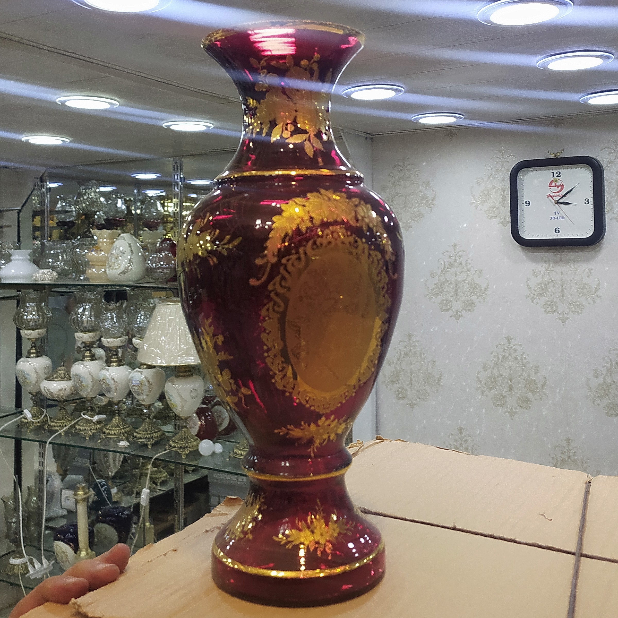 گلدان طلاکوب زرشکی ارتفاع 34 سانتی