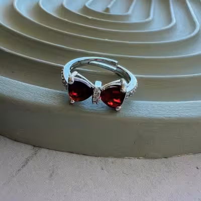 انگشتر پاپیون قرمز