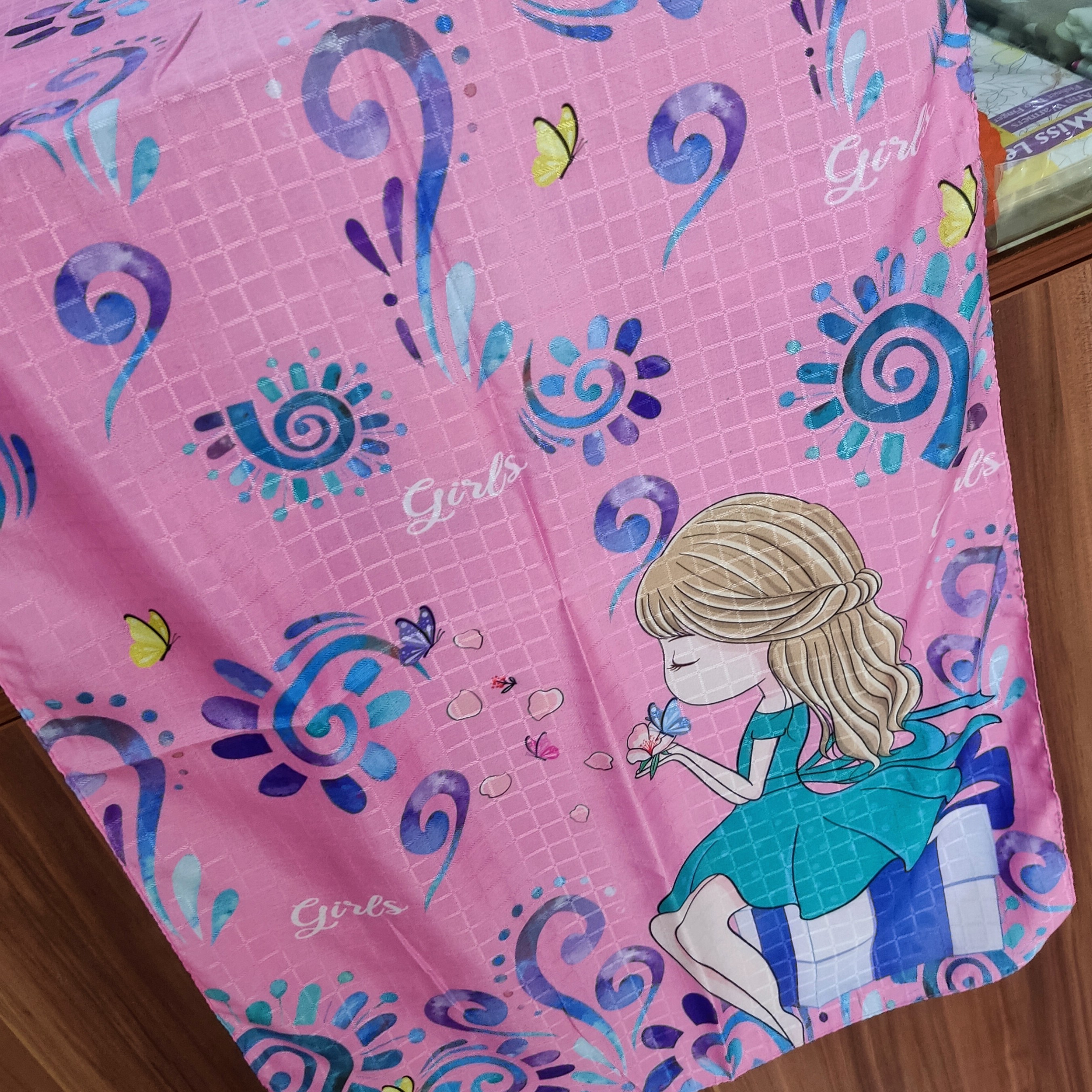 شال دخترانه فانتزی موجود در 6طرح 