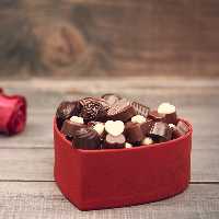 باکس سورپرایز شکلات ولیتاین خوشمزه و تازه (هزینه ی ارسال پس کرایه)