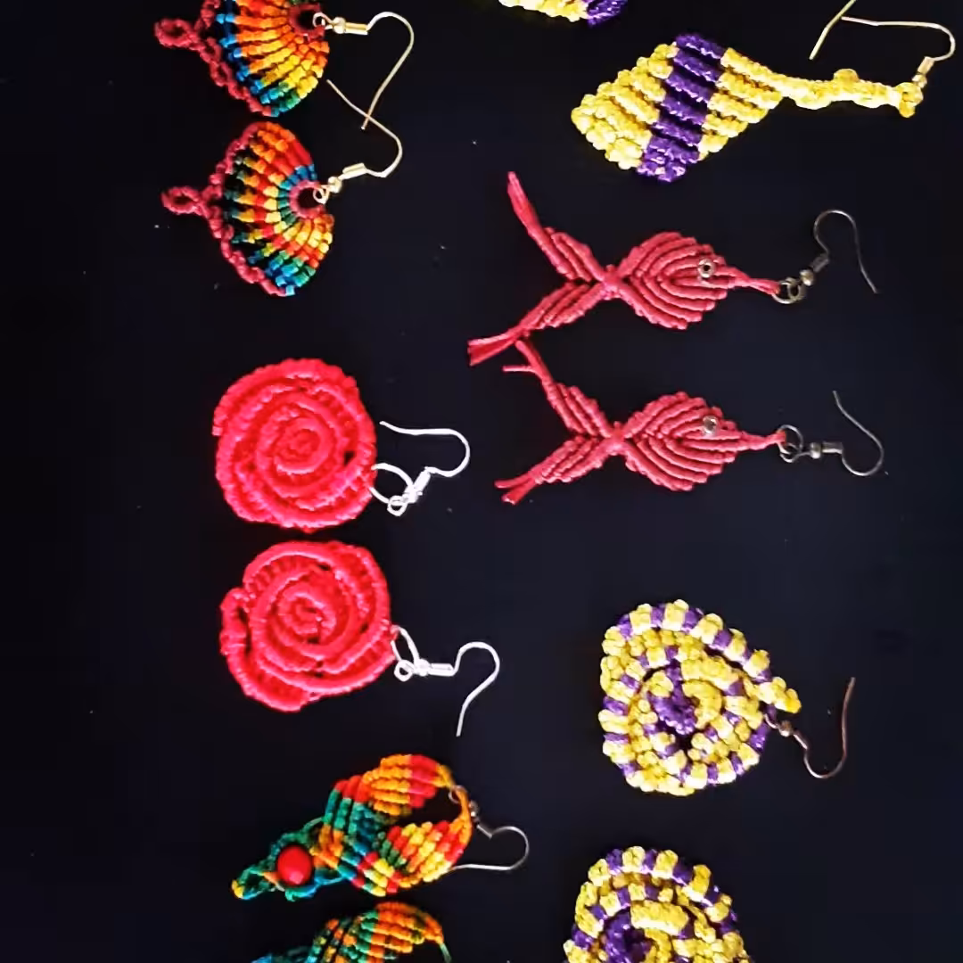 گوشواره‌ مکرومه