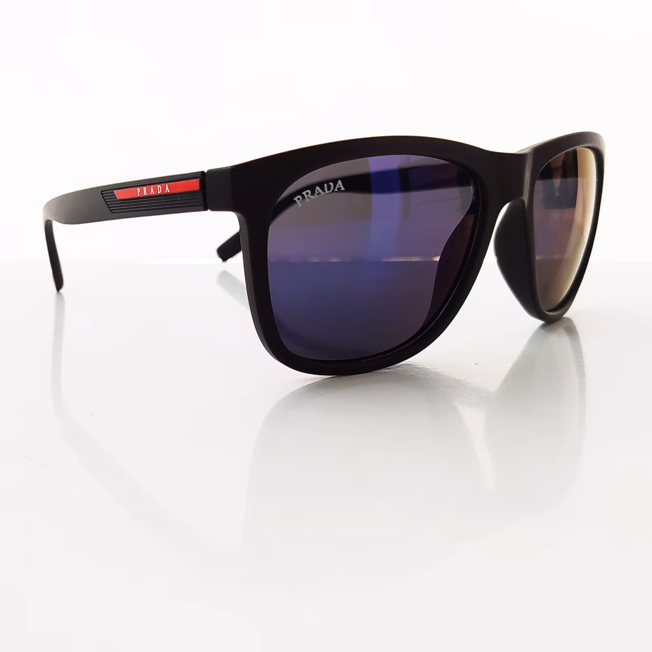 عینک آفتابی مردانه اسپرت
جنسیت فریم تمام قاب کائوچو
جنسیت عدسی پلاستیک آنتی رفلکس و uy 400