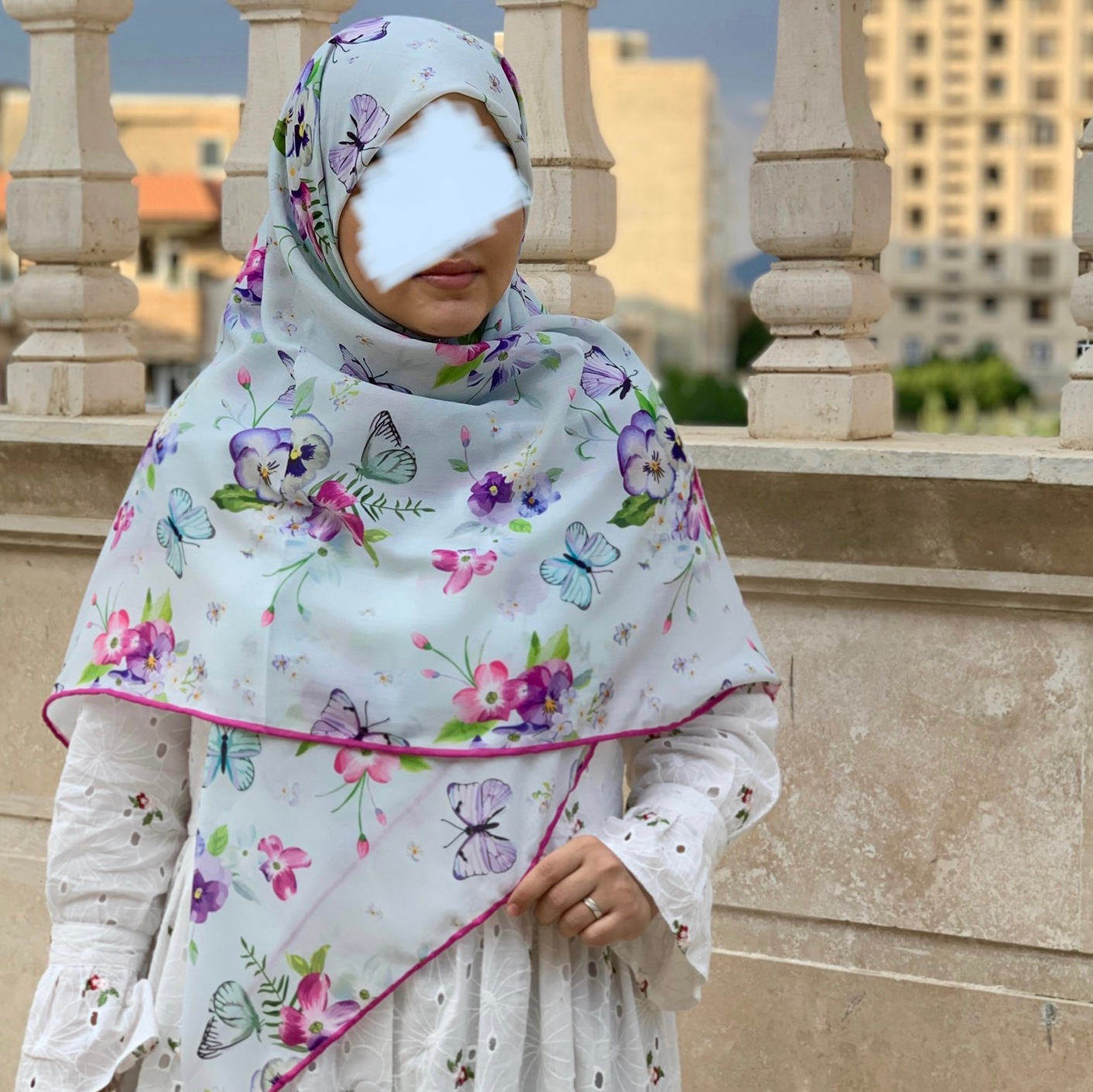 روسری نخی چهارفصل قواره بزرگ طرح پروانه