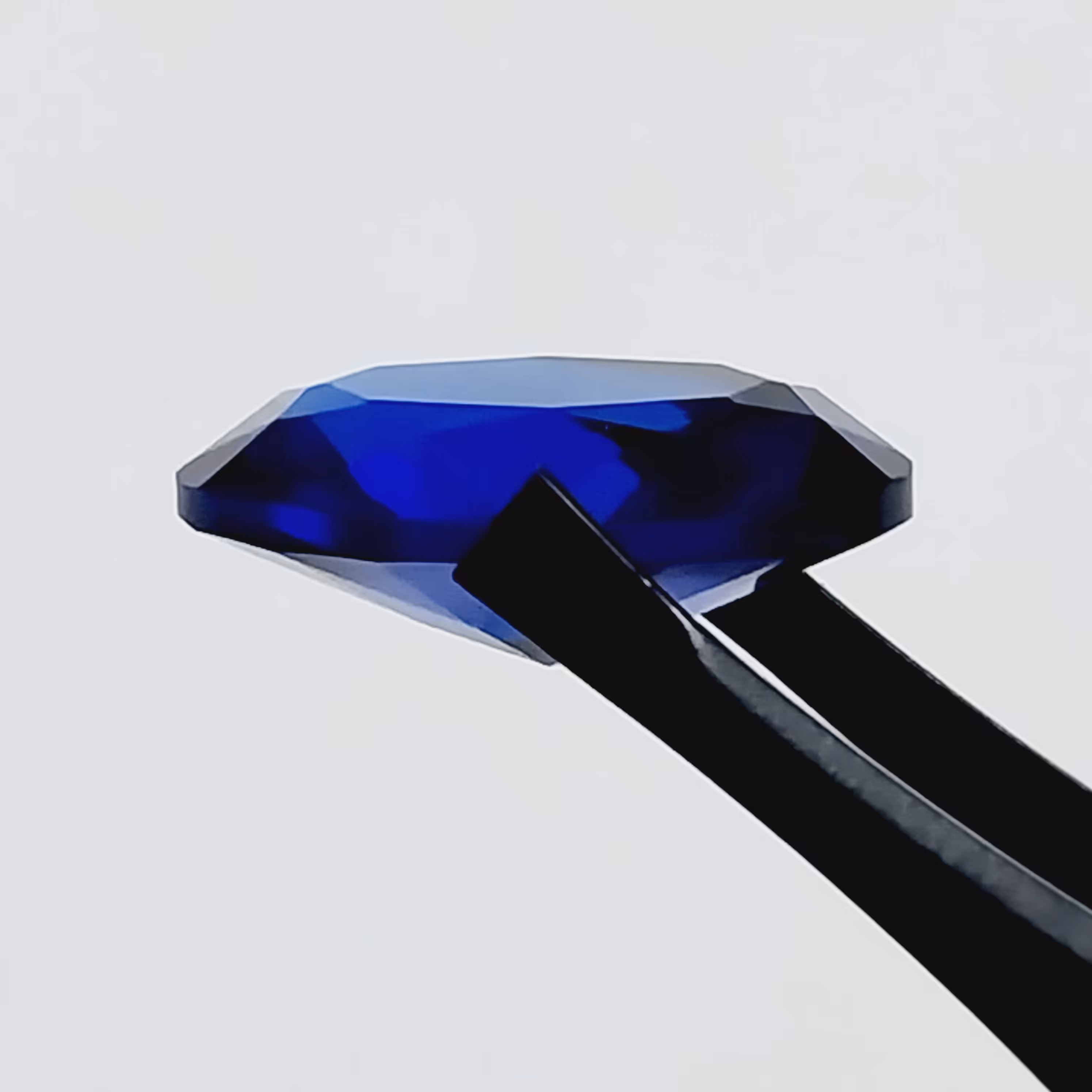 نگین انگشتری یاقوت  کبود  تراش جواهری اماده رکاب  بسیار زیبا 