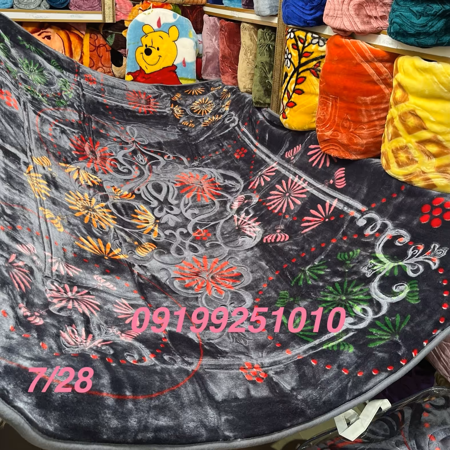 پتو نرمینه یک نفره مدل  نرمین گلدار گلبرجسته ساکدار بسیار لطیف خاکستری طوسی