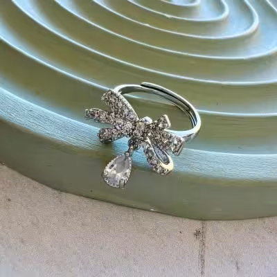 انگشتر پاپیون آویزدار