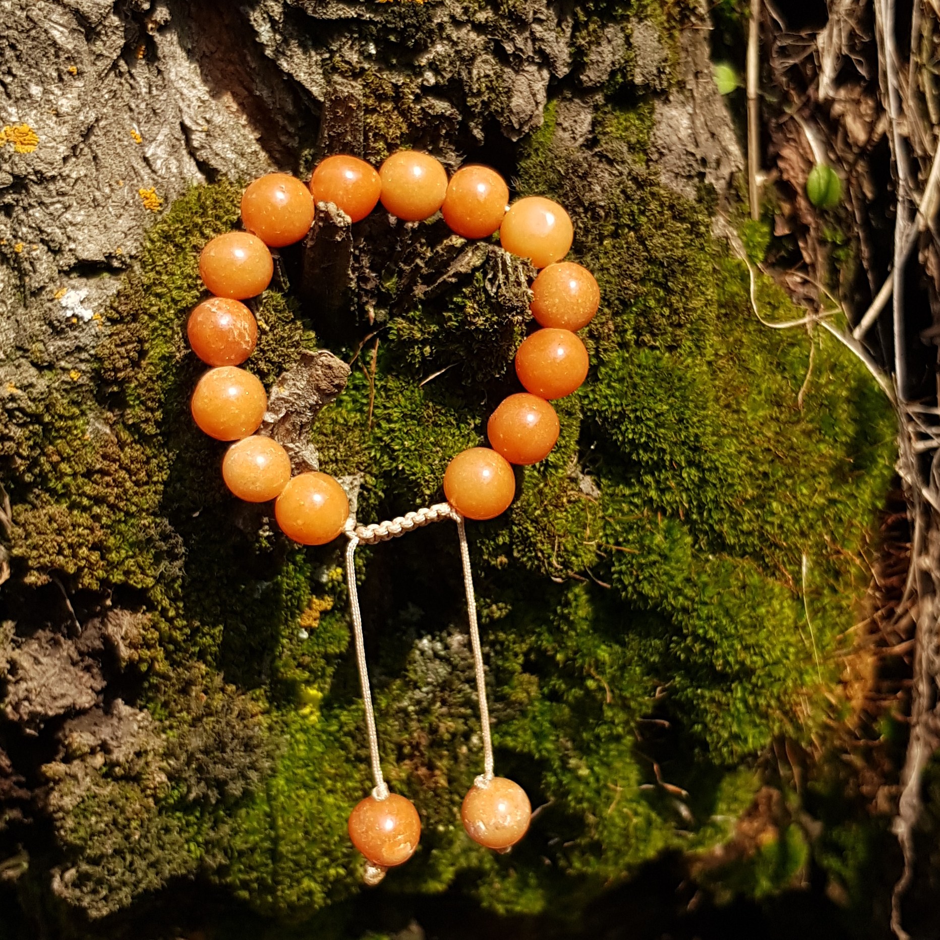 دستبند سنگ کلسیت نارنجی
سنگ رشد جسمی و ذهنی
جاذب امواج منفی
سایز 10 
کد 127