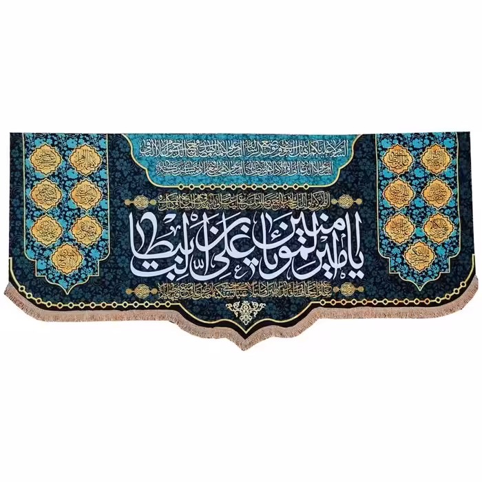 از ویژگی های مهم این پرچم جنس آن است که از پارچه مخمل ضخیم است. اطراف پرچم دارای