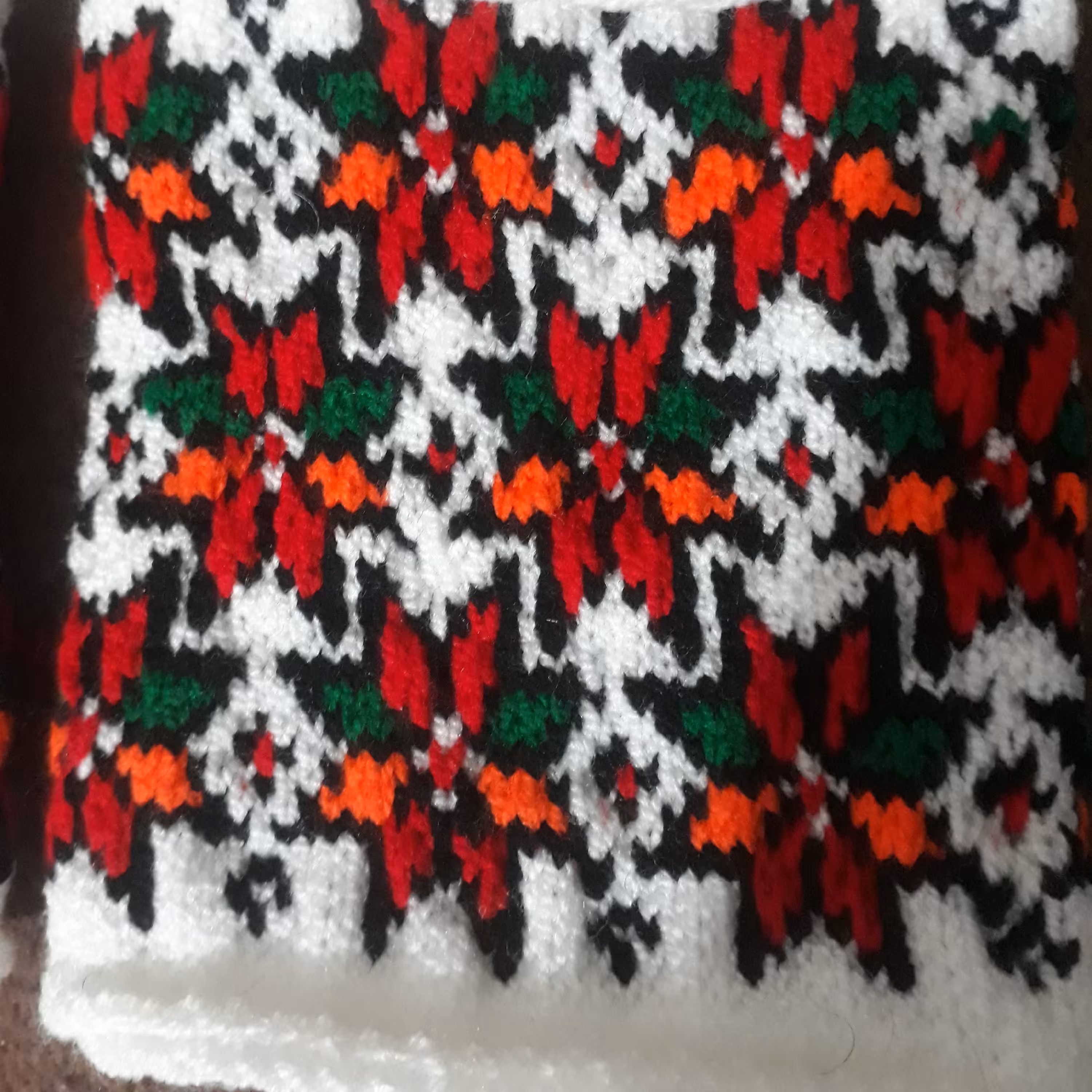 دستگیره دست بافت  سفید گلدار با طرح سنتی و زیبا به طول 13 سانتیمتر و عرض 11 سانتیمتر 