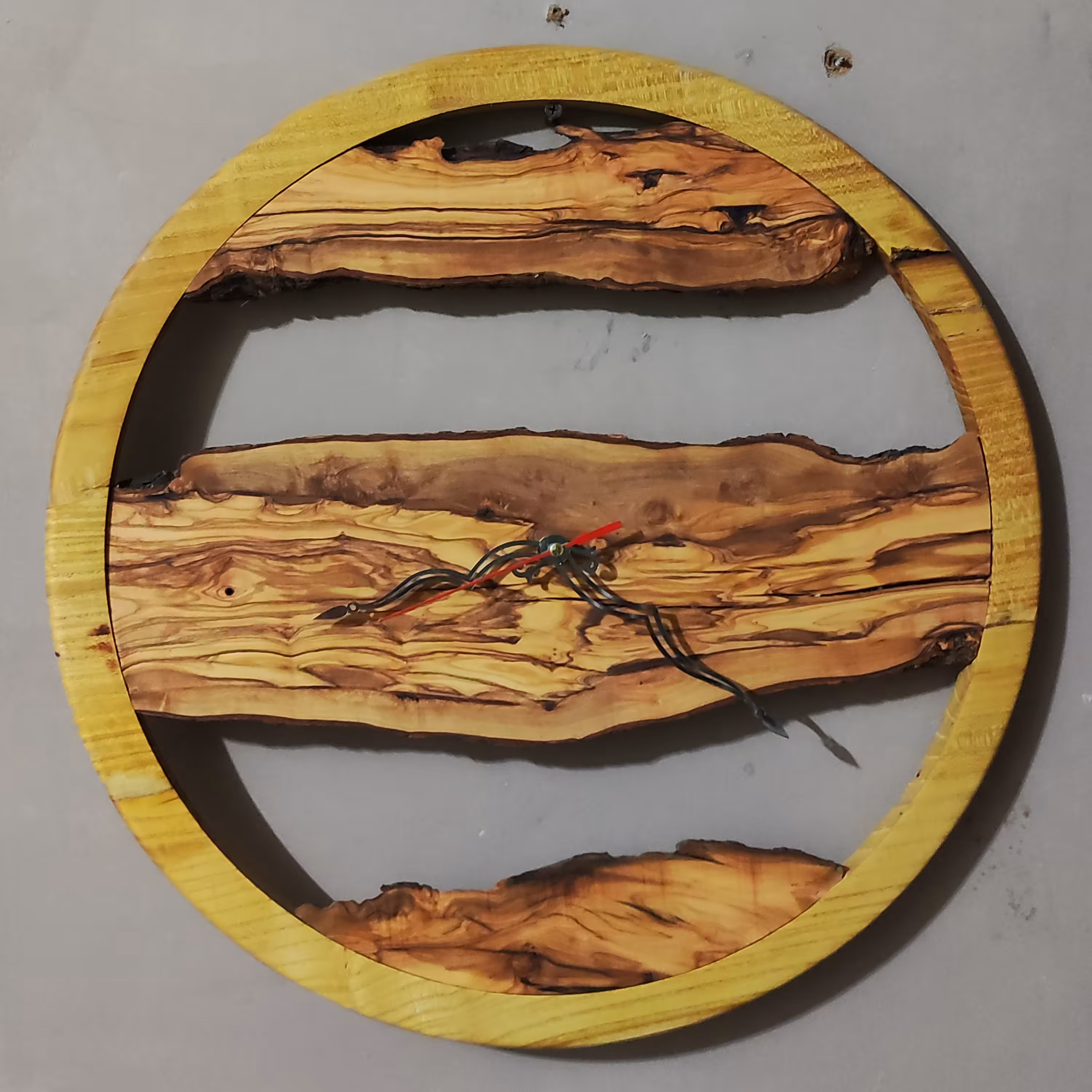 ساعت دیواری روستیک  چوب زیتون 