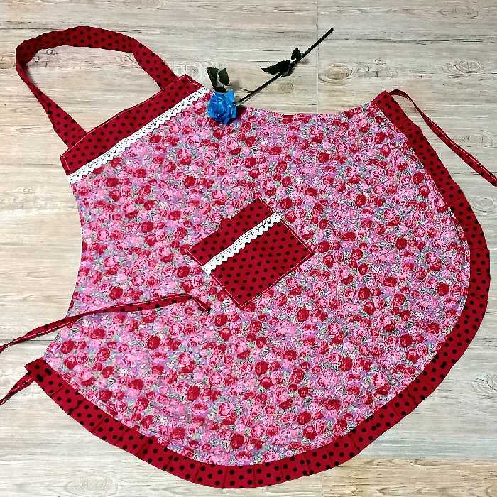 پیشبند نیم کلوش و سه لایه و ضدآب و کارشده خوشگل و دلبر باقیمت عااالی و جنس خوب😍