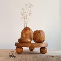 شمعدان و گلدان و جا عودی تراش الماس با استند سه پایه یه ست فوق العاده زیبا.