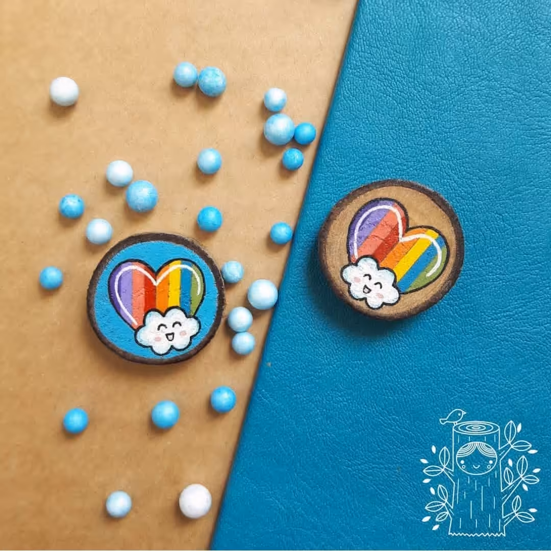 آویز ماشین یا جاکلیدی چوبی طرح رنگین کمون قلبی با ابر