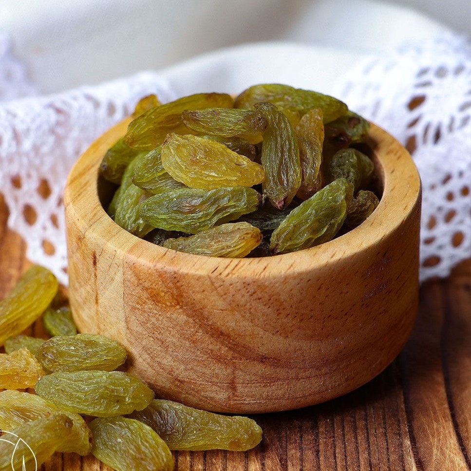 کشمش سبز قلمی کاشمر800گرمی محصول امسالی بسیار تازه وخوش طعم تضمین کیفیت ومرجوعی