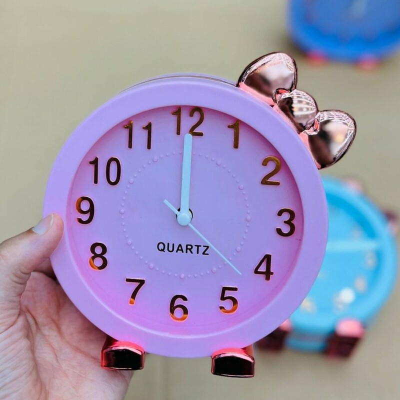 ساعت رومیزی عقربه ای گرد پاپیون دار زنگ دار