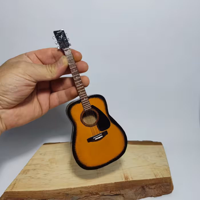 گیتار  آکوستیک چوبی مینیاتوری دکوری رومیزی3 yamaha -(دستسازه)