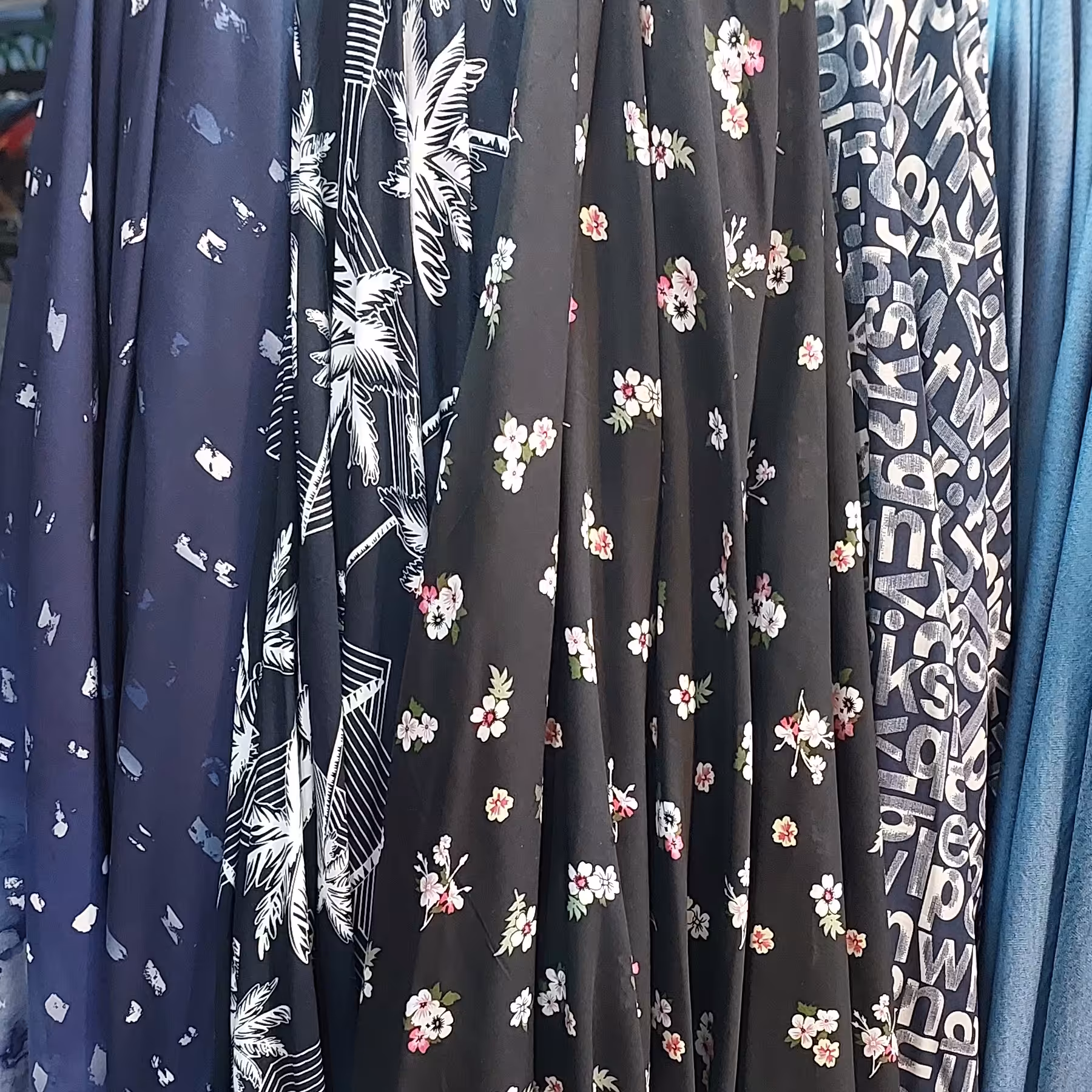 پارچه نخی طرحدار