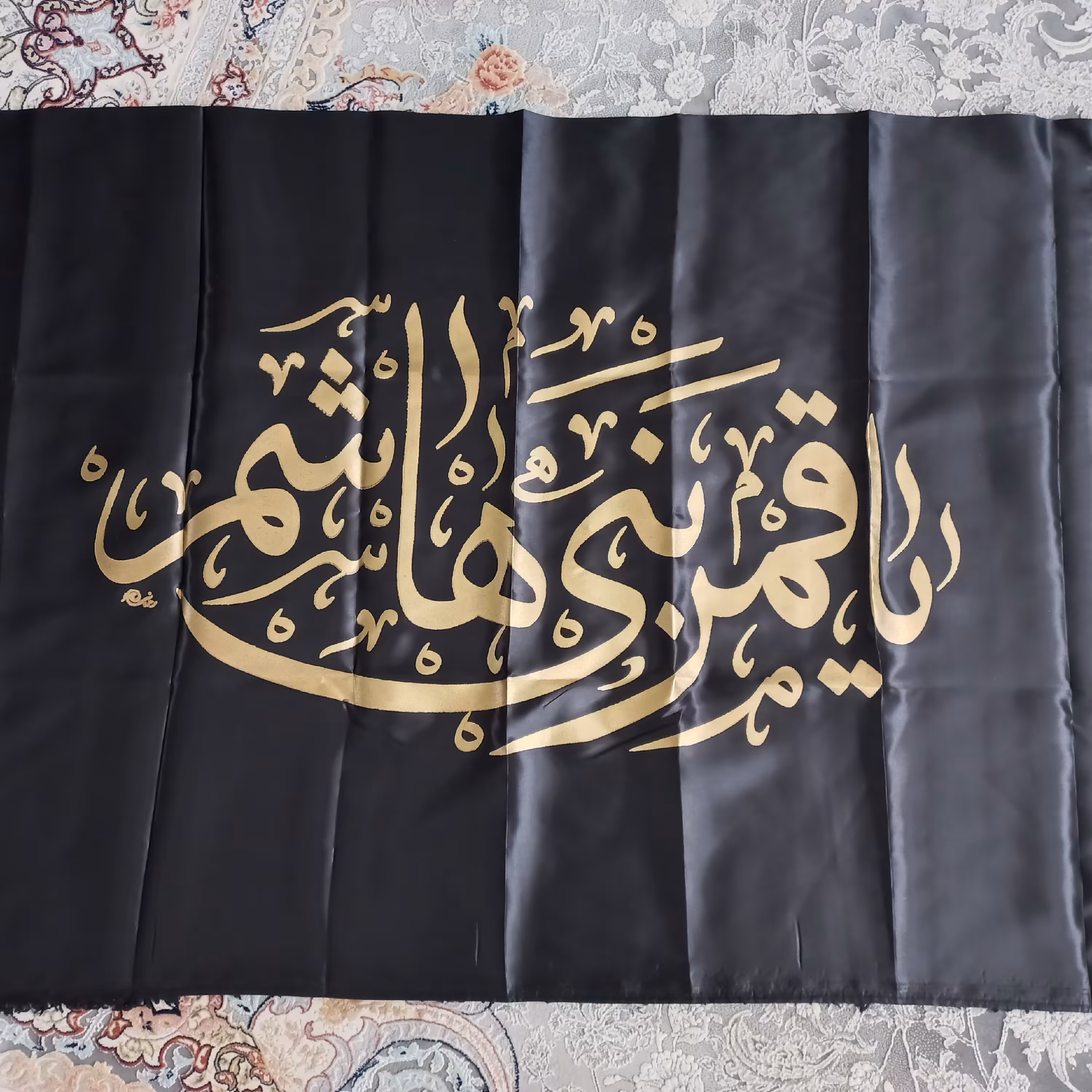 پرچم ساتن طرح یا قمر بنی هاشم  کد 43  (70 در 120)