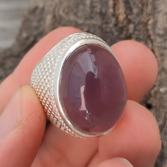 انگشتر  عقیق سوسنی،رکاب دست ساز،سایز درشت،خوش رنگ