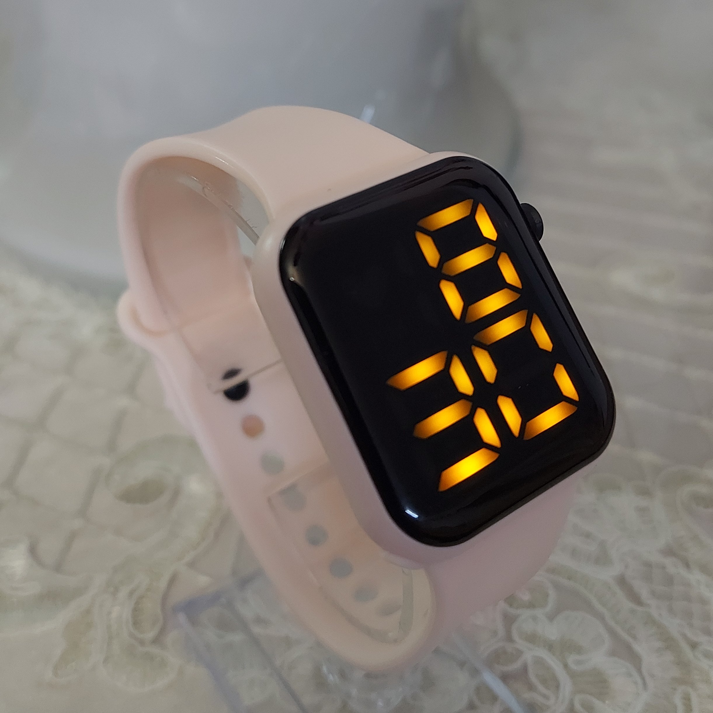 ساعت اسپرت دیجیتالی طرح اپل واچ صورتی کم رنگ