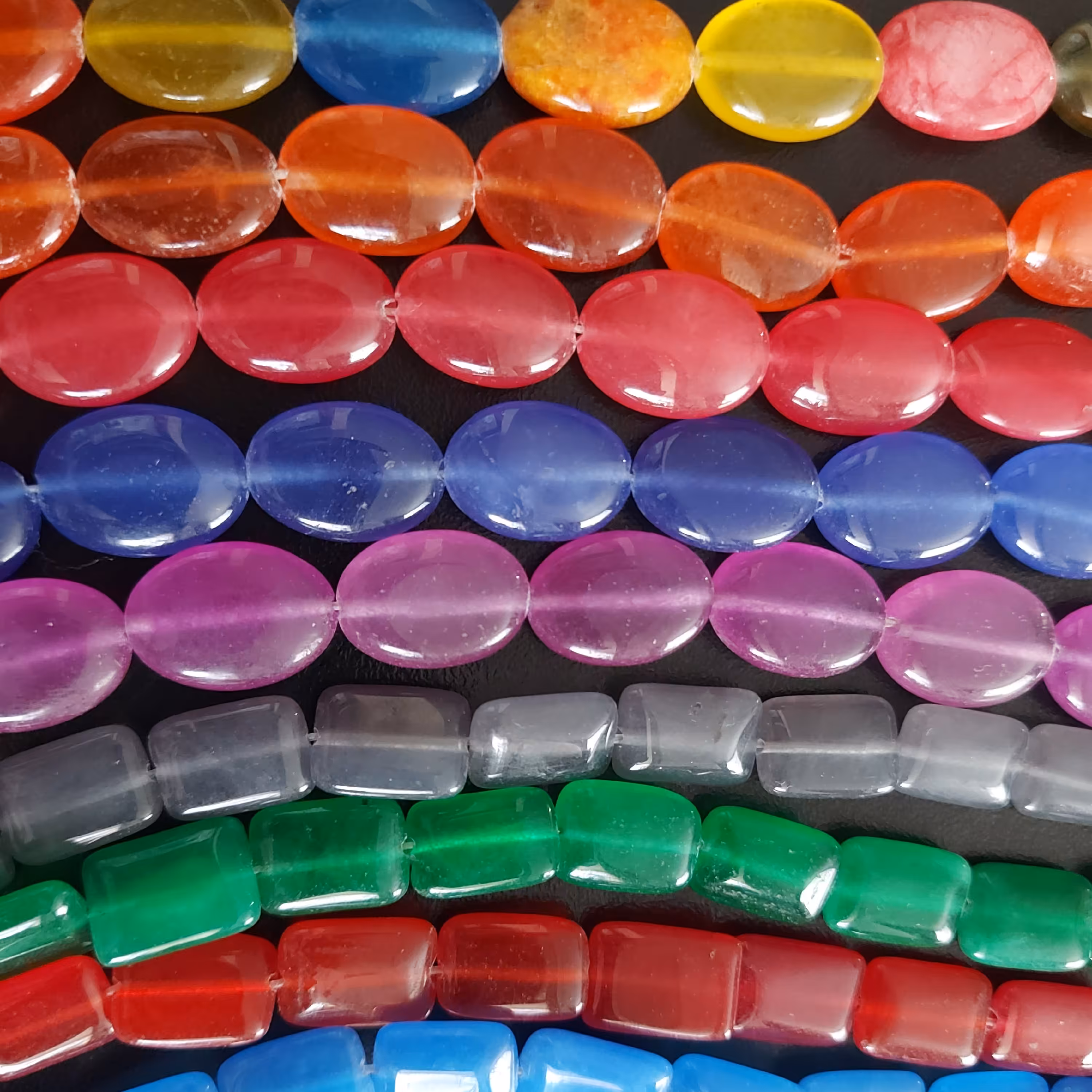 سنگ جید و عقیق تخت شکلی دانه ای 