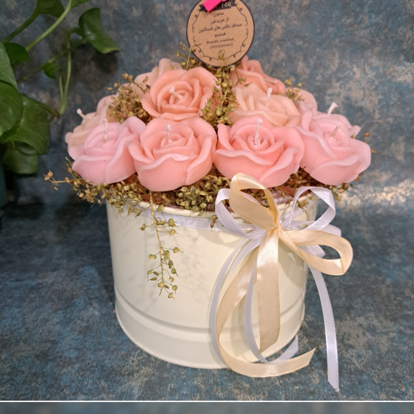 شمع زیبای دسته گل گل رز تمامی گلها شمع می باشد قابل روشن کردن قابل اجرا در هر رنگی و در هر سایزی استفاده شده از پارافین 