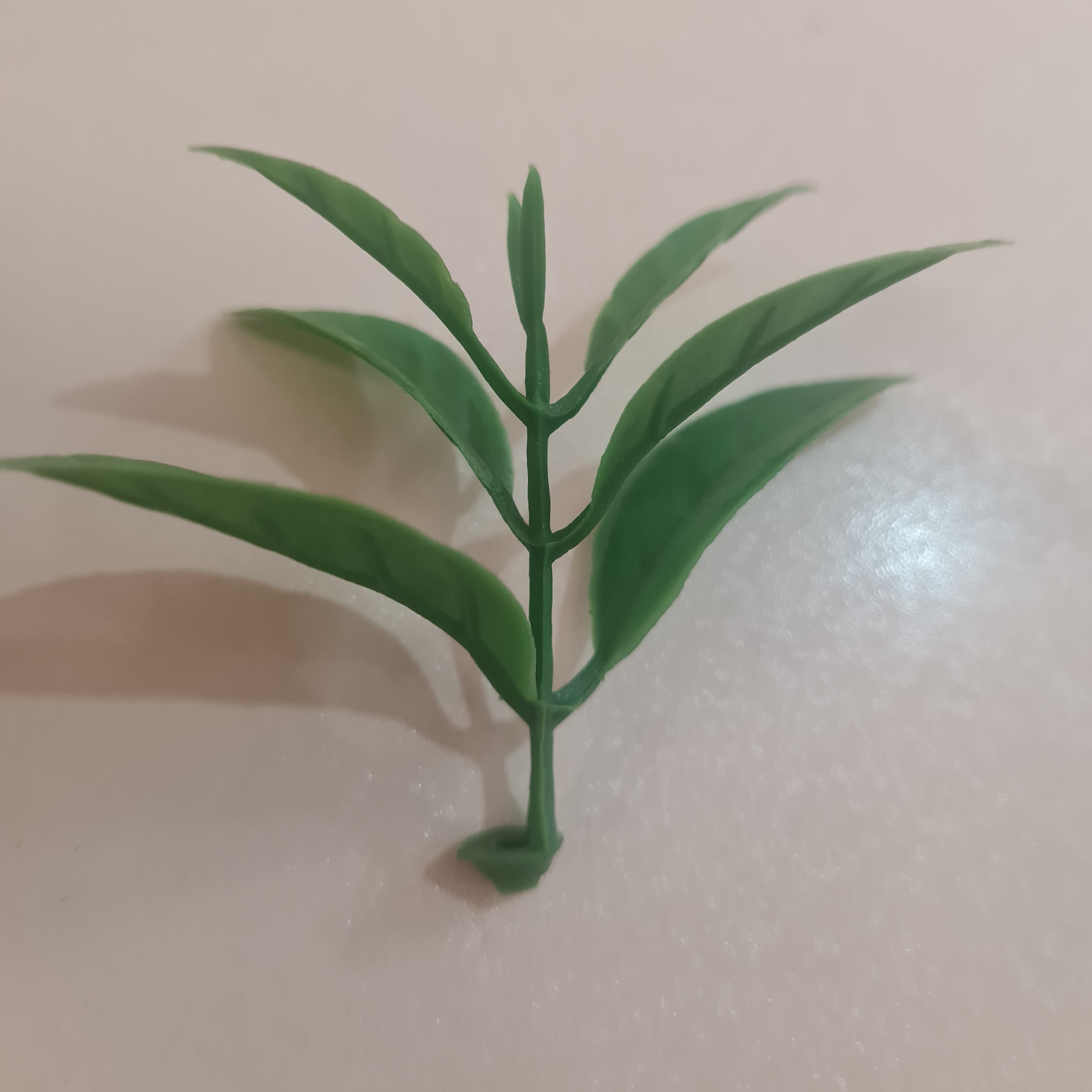 برگ مصنوعی پرتقال هر عدد 1 گرم فروش به صورت کیلویی رنگبندی سبز ،مناسب جهت تزئینات گلدان و گرین وال