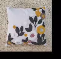 کوسن پانچدوزی با پارچه الیاف طبیعی