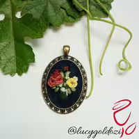 گردنبند گلدوزی لوسی کد 023
