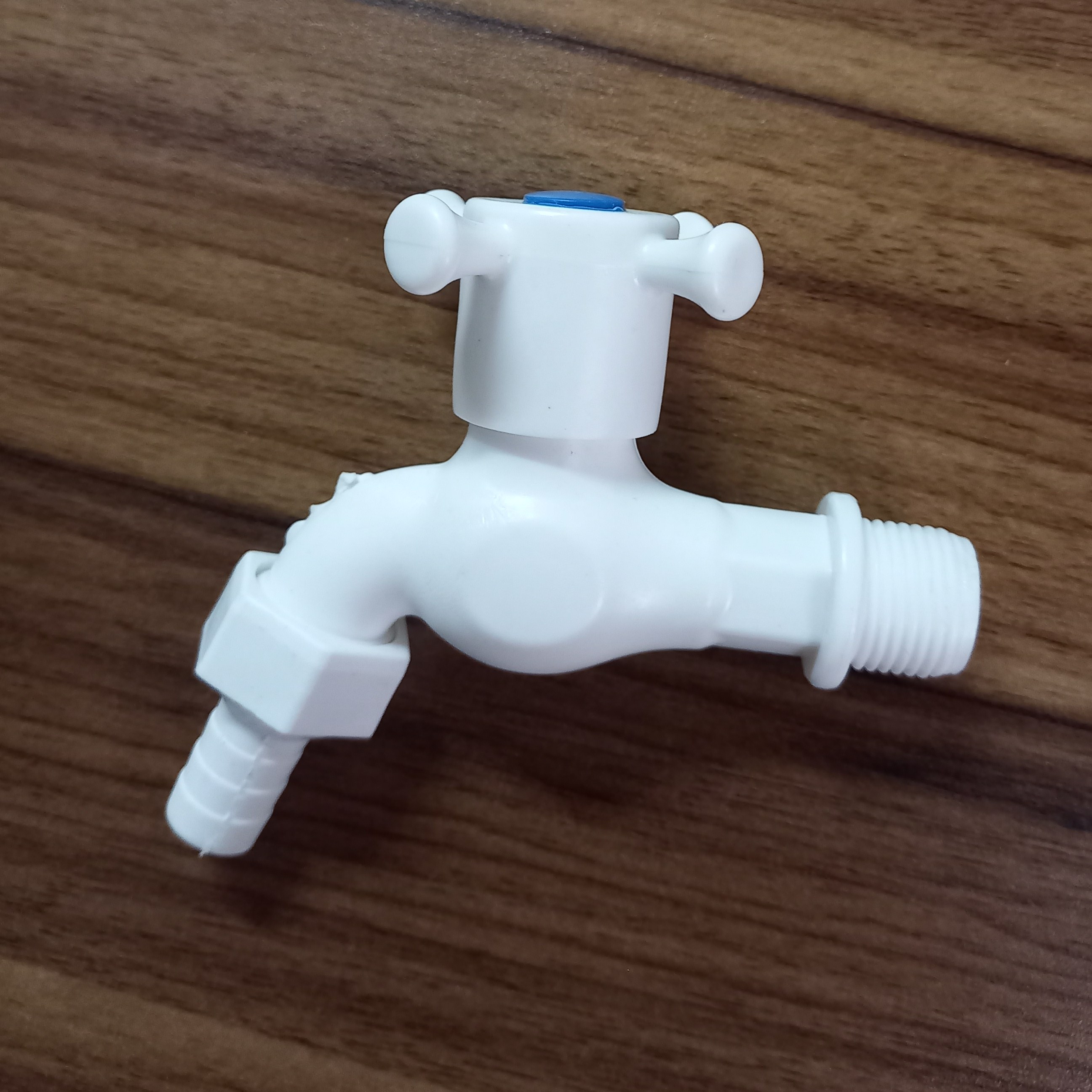 شیر  آب پلاستیکی 