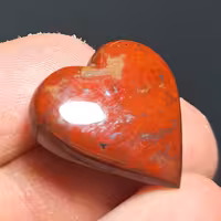 نگین جاسپر قرمز قلبی صد در صد طبیعی و با اصالت تراش دست