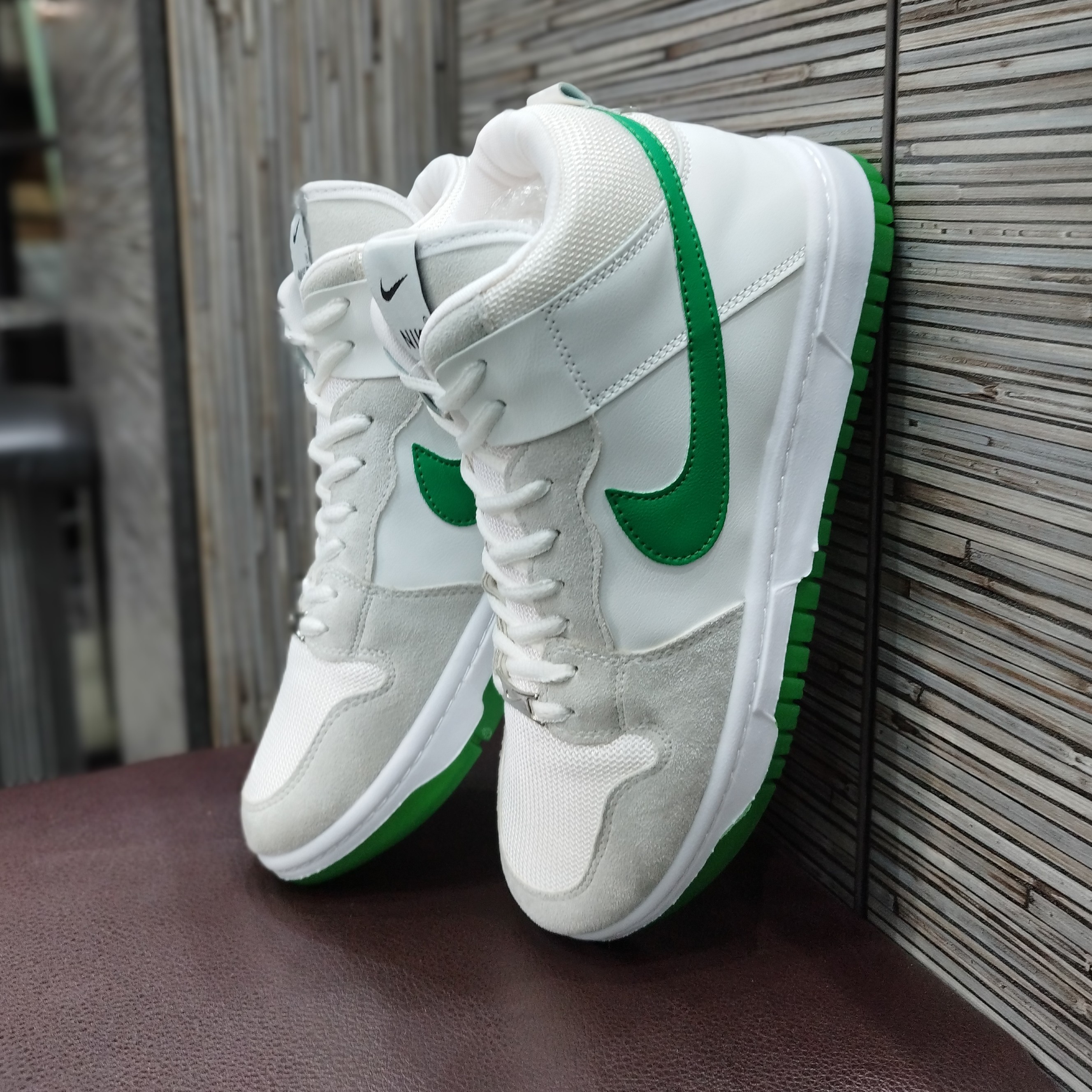 نایک sb ساقدار سفید سبز