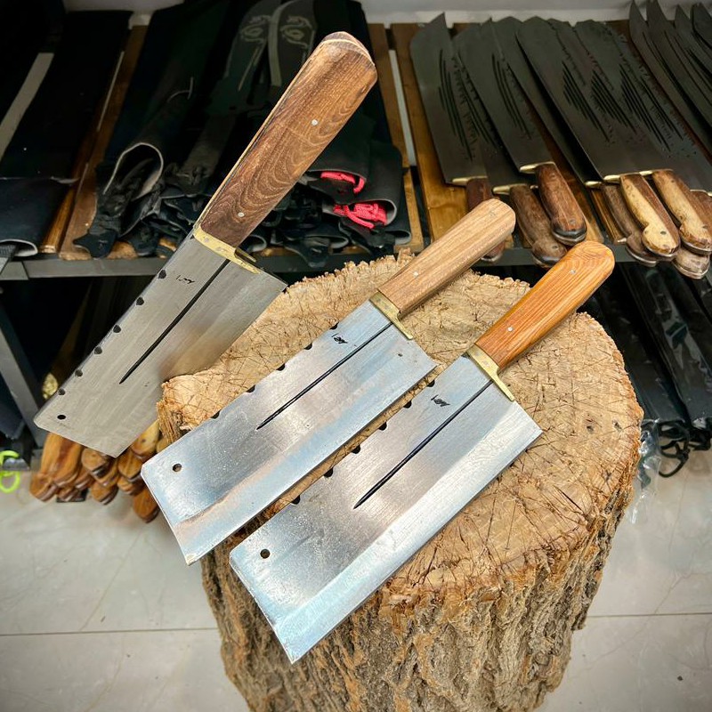 ساطور ضد ضربه استاد احمد یه کار محکم دستساز زنجان مناسب برای شقه کردن استخوان