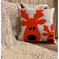 کوسن تیکه دوزی شده