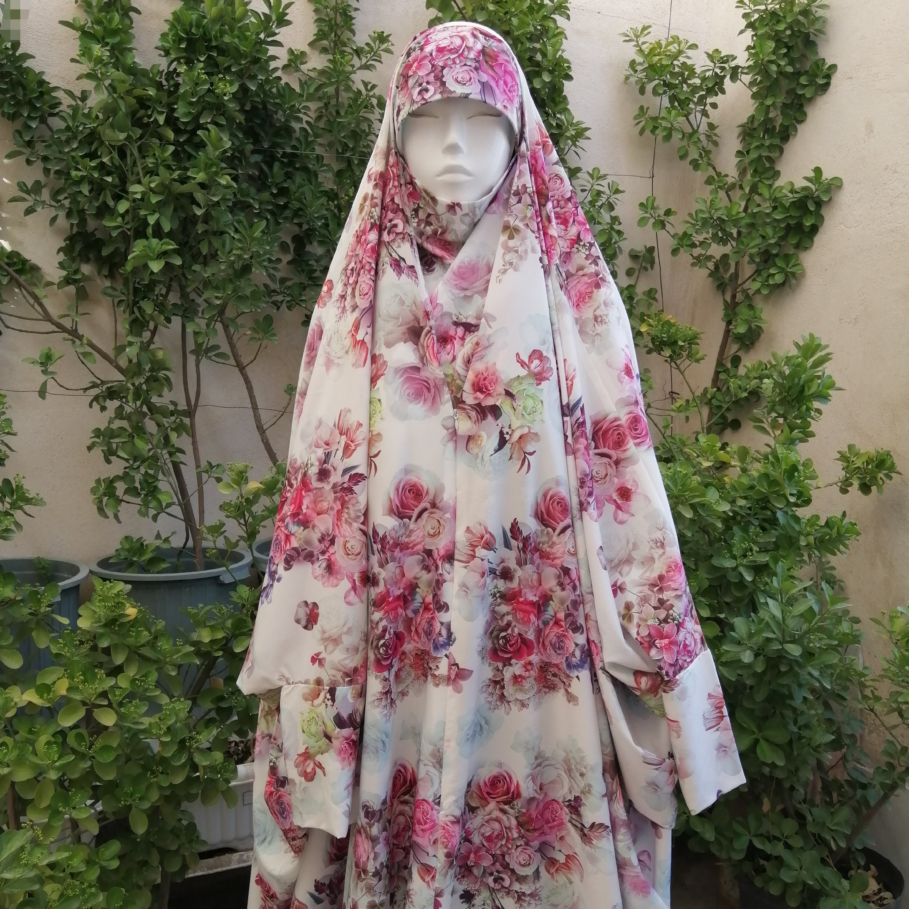 چادرمیزبان رنگی مدل لبنانی صدفی دوخت کاملا تمیز و مزونی بالای سر طلق میخوره