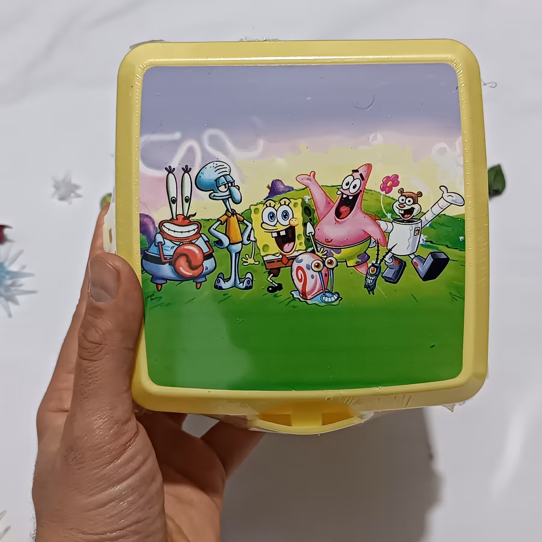 ظرف تاشو و غذای کودک جنس پلاستیک مقاوم رنگ زرد  همراه با قاشق و چنگال  طرح باب اسفنجی