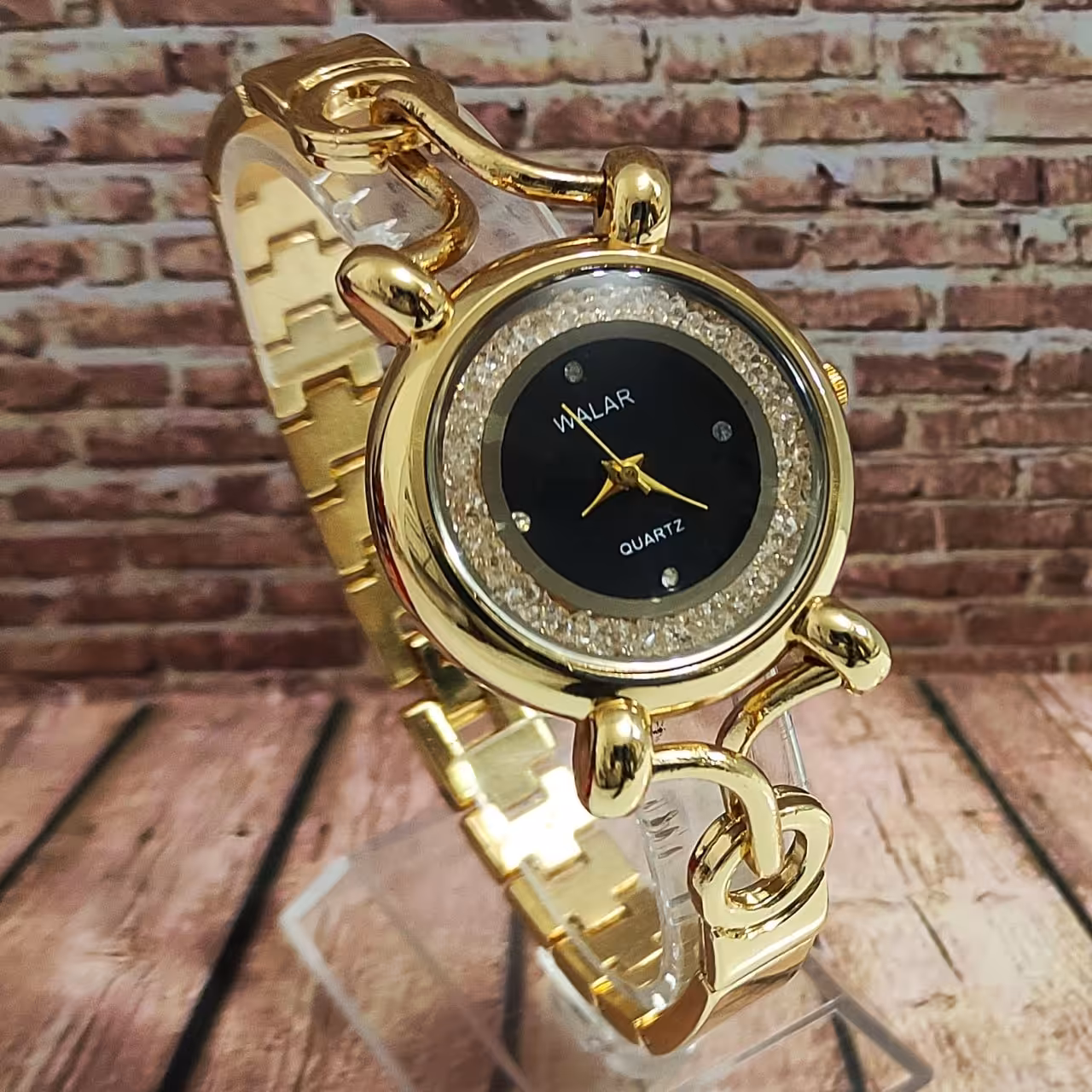  ساعت  والار زنانه طلایی زمینه مشکی
*مناسب برای : بانوان
