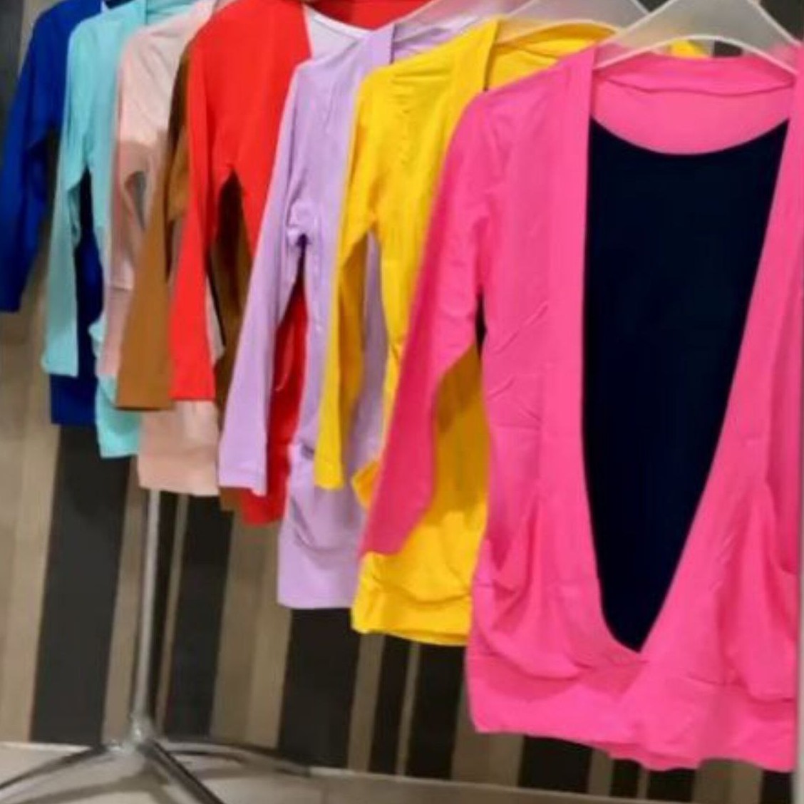 بلوز زنانه و دخترانه طرح کت دو تیکه ،با تاپ زیرین ،رنگبندی بینظیر ،جنس فوق اعلا ،نخی ویسکوز درجه یک ،مناسب سایز 34 تا 38