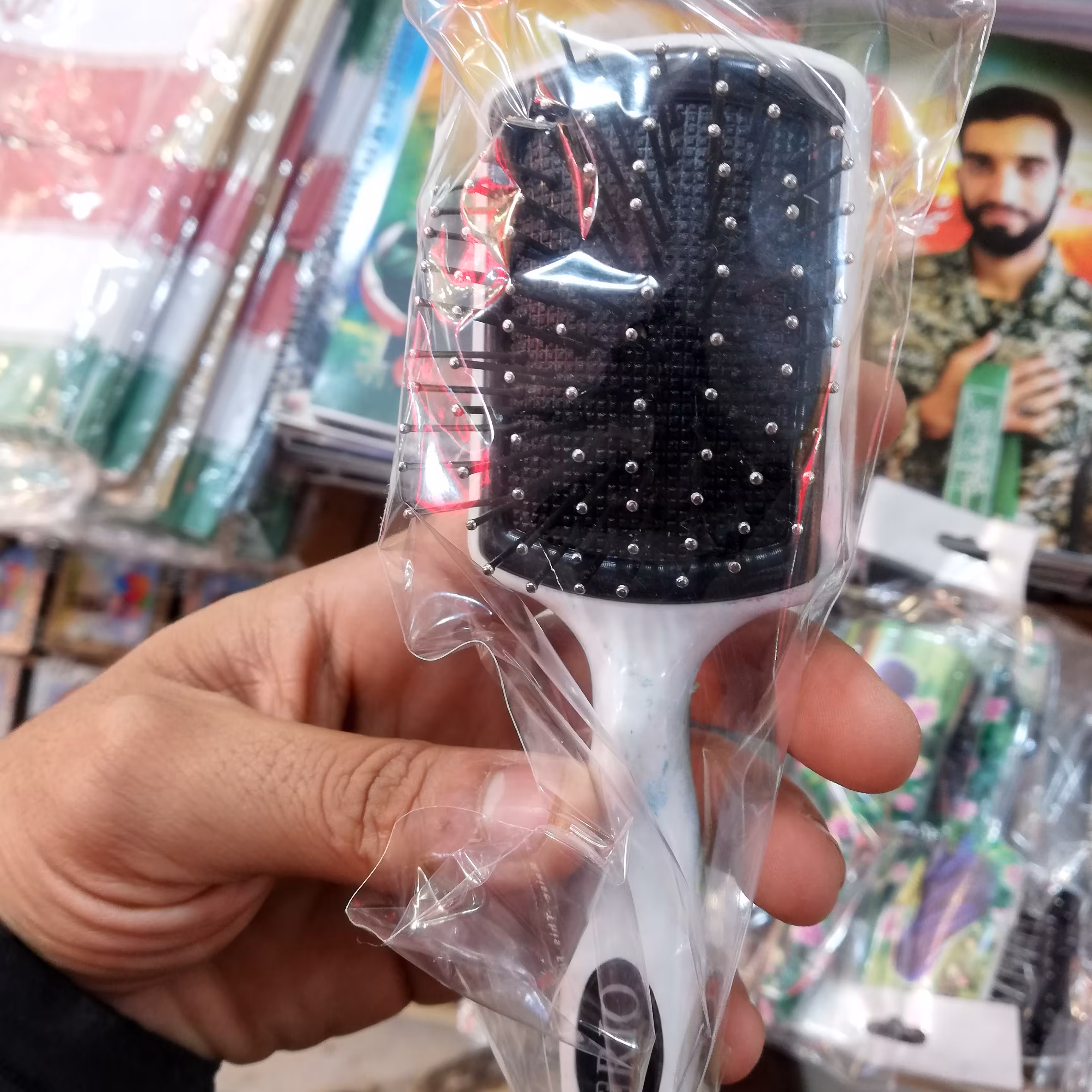 شانه کوچک کودکانه طرح حجاب(قبل از سفارش موجودی بگیرید)