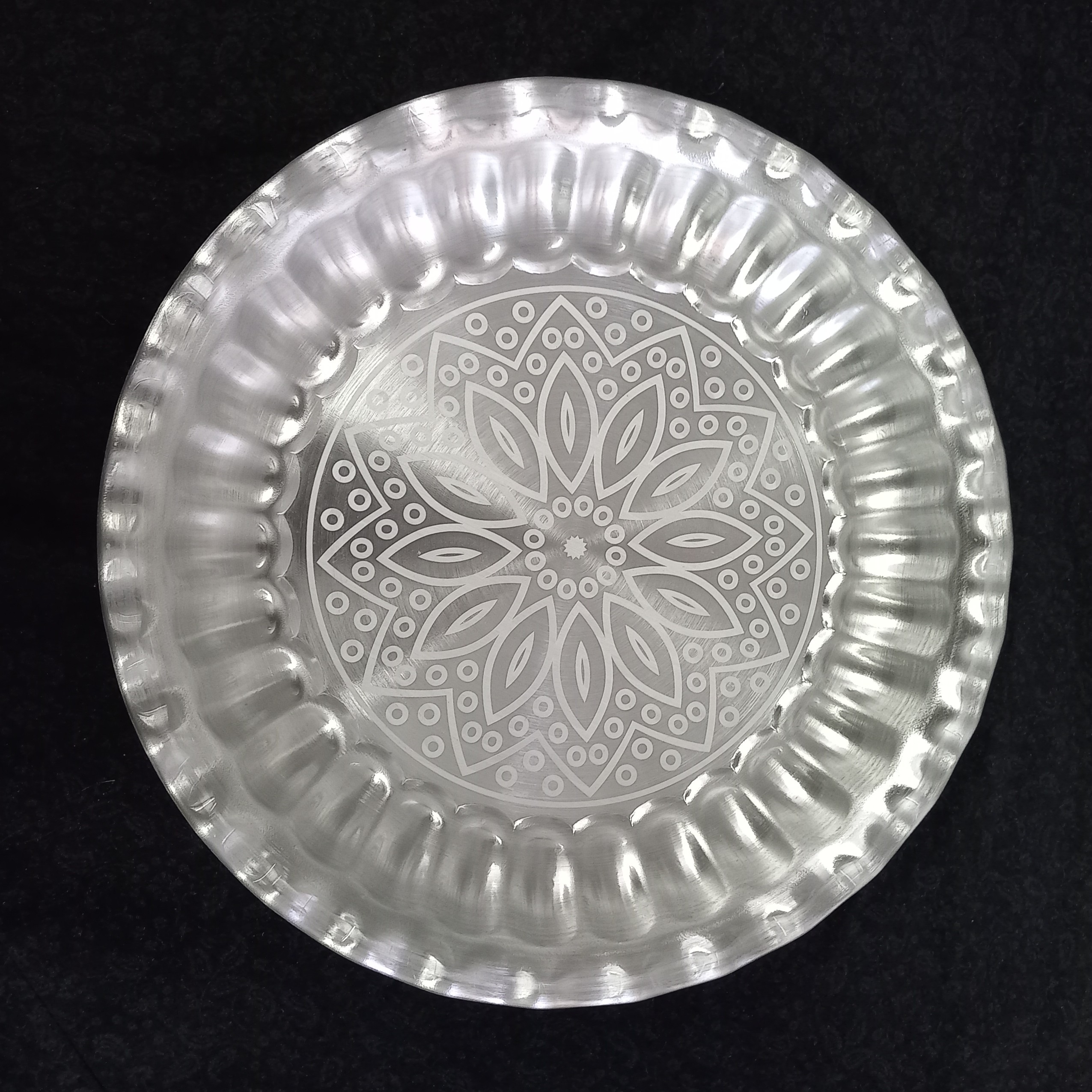 سینی روحی لب کنگره ای طرح دار لیزری ورق ضخیم دهانه 31 سانت