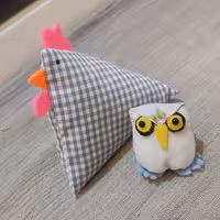 عروسک جغد کوچولو  و خروس پارچه ای دستدوز سنتی هدیه مجلسی مهمانی ارایشی دخترانه زنانه  اسباب بازی عید نوروز  اجیل هفت سین