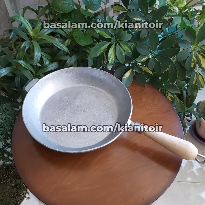 تابه آلومینیومی بدون روکش شیمیایی با دسته چوبی سایز متوسط