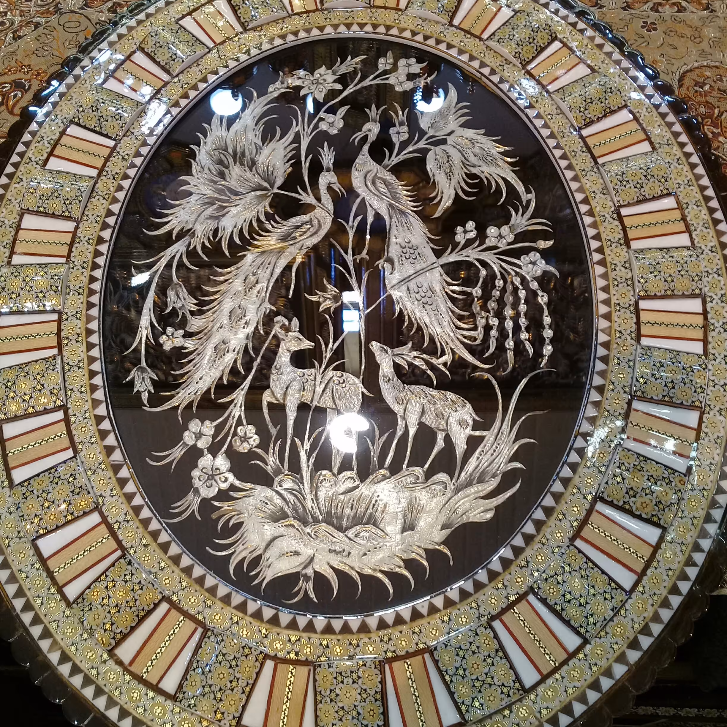 تابلو بیضی خاتم و قلمزنی