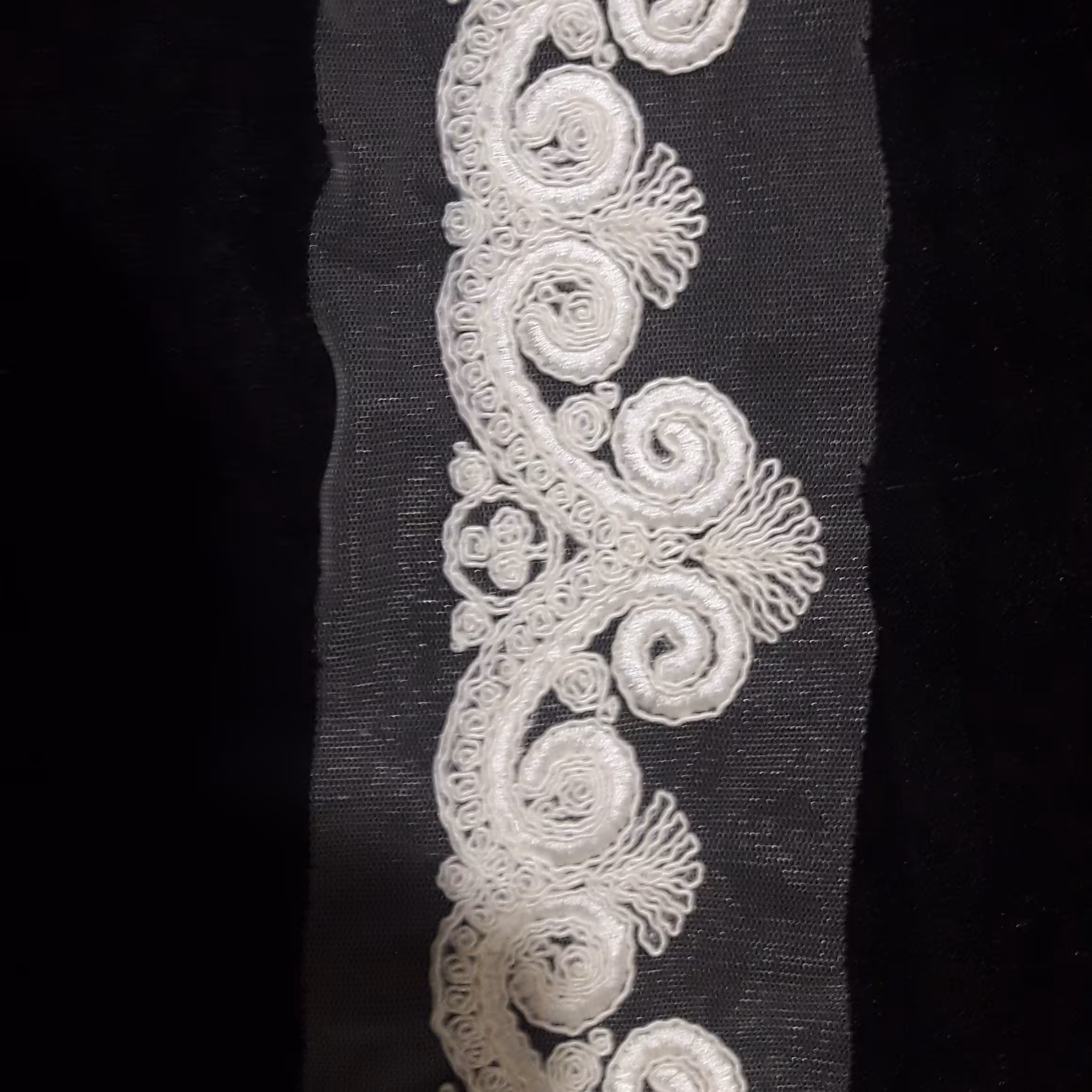 نوار قلاب بافی کار دست متری 55000 تومان