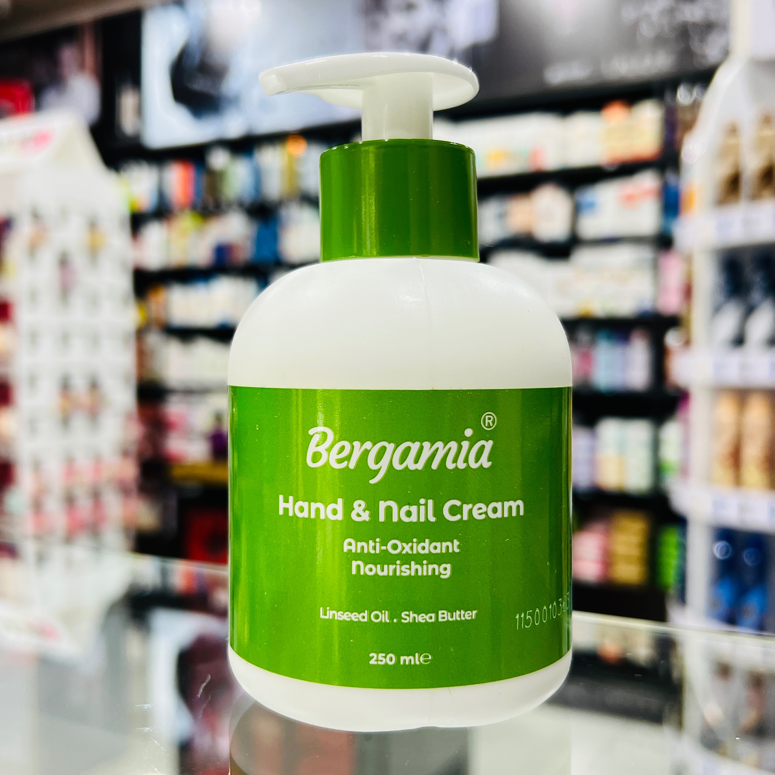 کرم دست مرطوب کننده پمپی کتان برگامیا