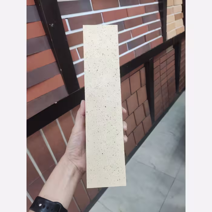 آجرنما پلاک زرد رسی