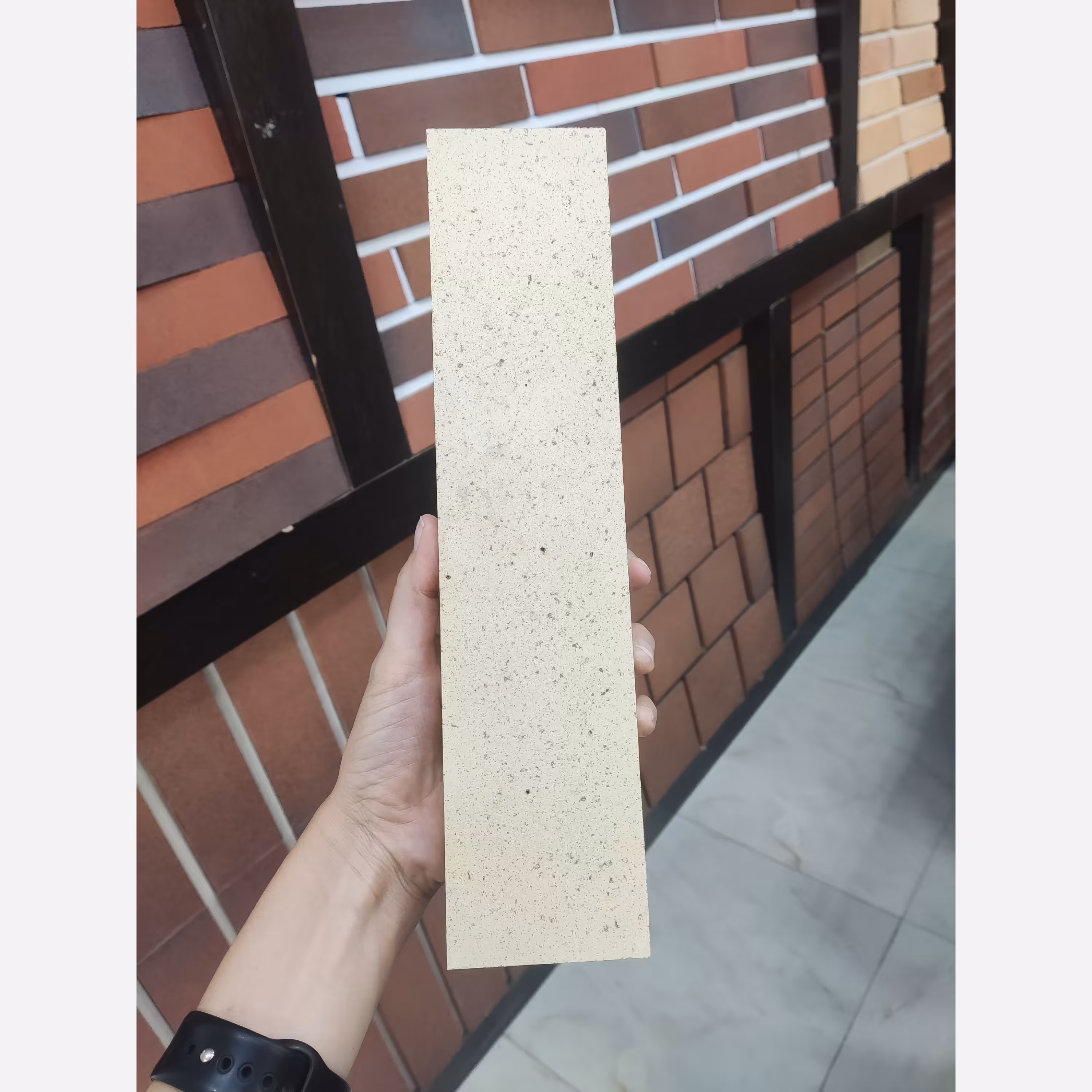 آجرنما پلاک زرد رسی