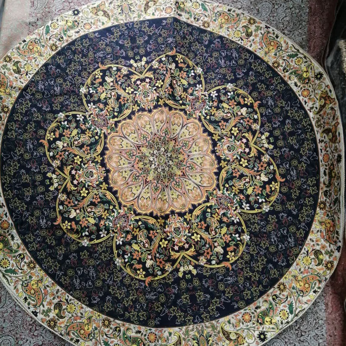 رومیزی یک در یک گرد طرح افشاری