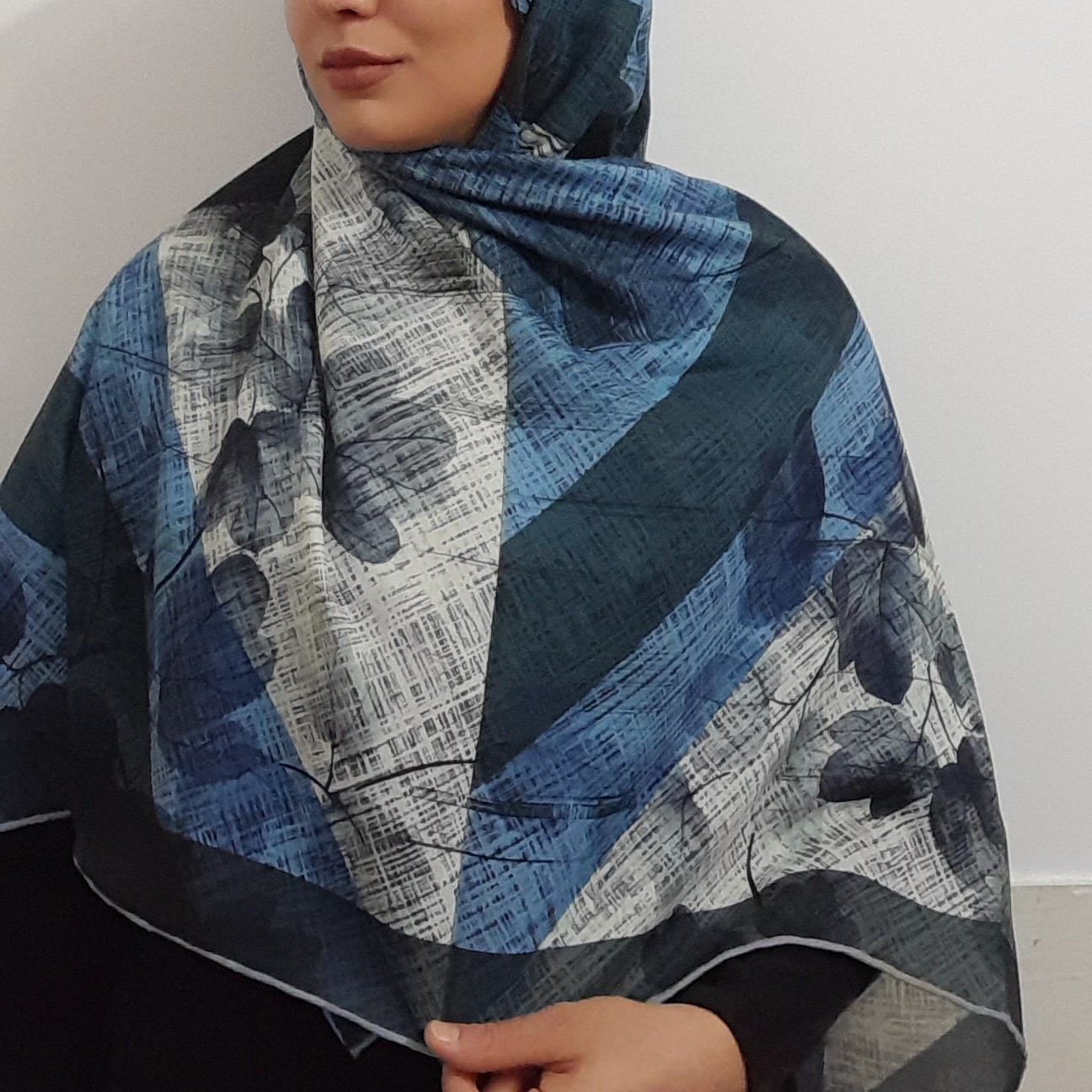 روسری نخی قواره دار دوردست دوز