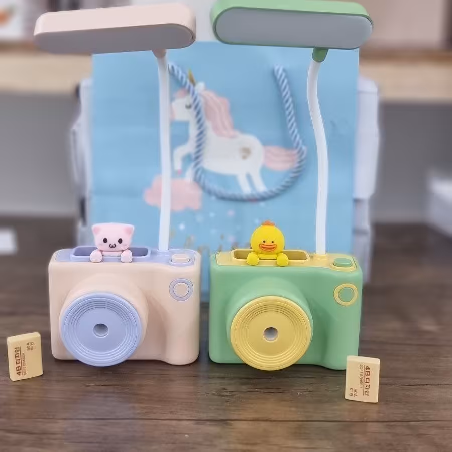 چراغ مطالعه طرح دوربین، شارژی، تراش دار و جاقلمی دار